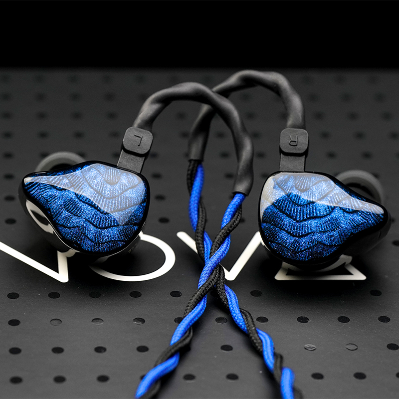 TRUTHEAR NOVA 1DD+4BA Cuffie I - Planar Magnetic Iem Earphones recensione e prezzo